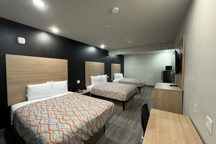 Room 8 of 15