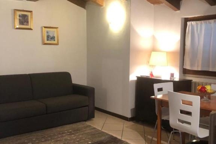Room 2 of 6
