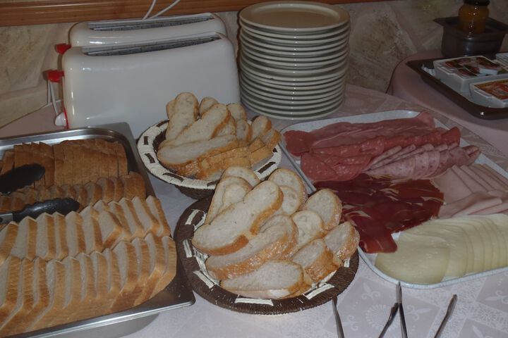 Breakfast/Coffee Service 22 of 26