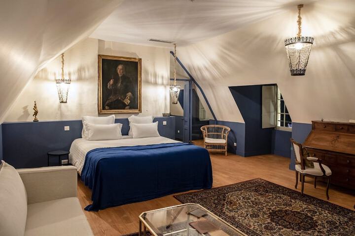 Room 27 of 62