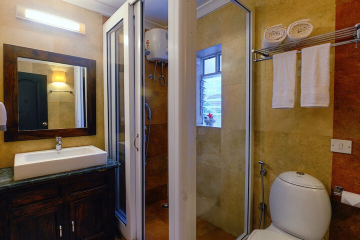 Room 10 of 20