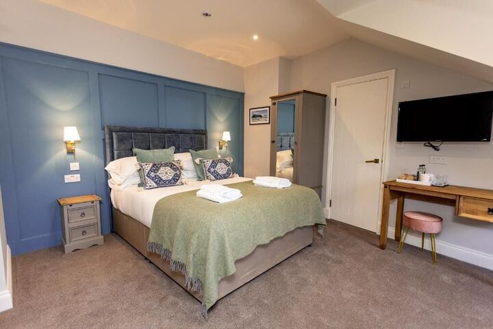 Room 5 of 32