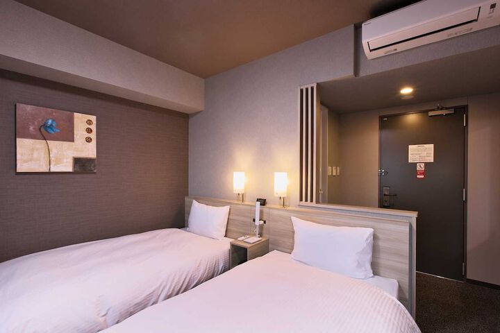 Room 8 of 24
