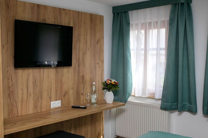 Room 19 of 35