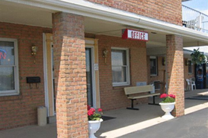 RED CARPET INN & SUITES PALMYRA