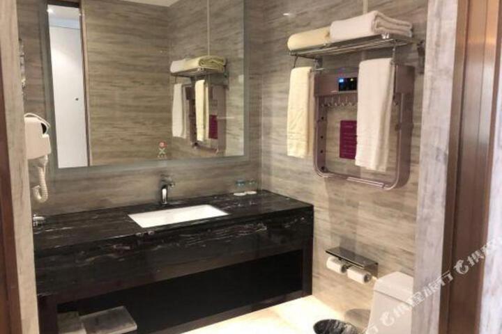 Poch Dream Hotel