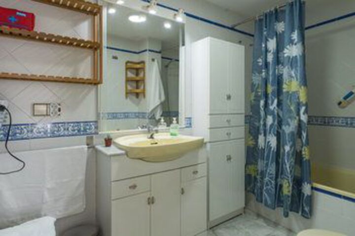Room 2 of 25