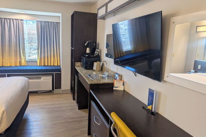 Room 10 of 26