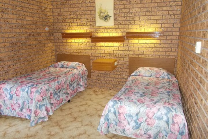 Room 9 of 13