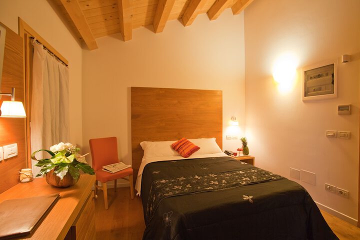 Room 20 of 93
