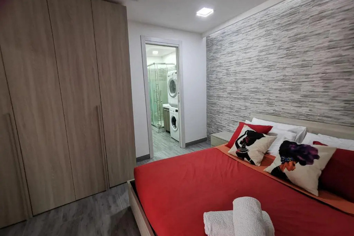 Room 9 of 11