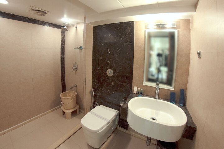 Room 26 of 40