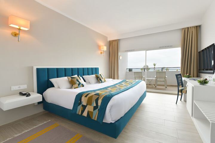 Room 10 of 42