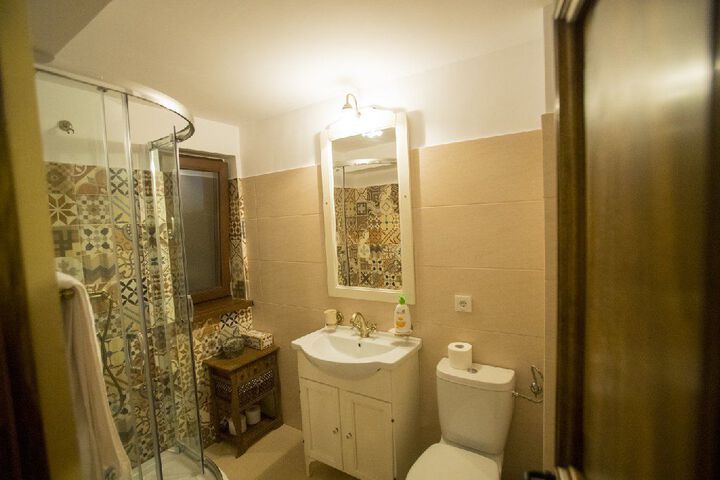 Room 7 of 25