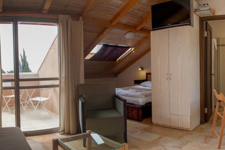 Room 4 of 47