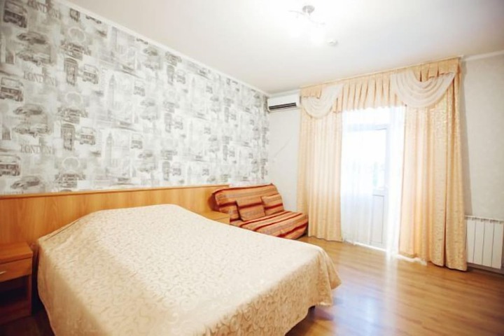 Room 9 of 32