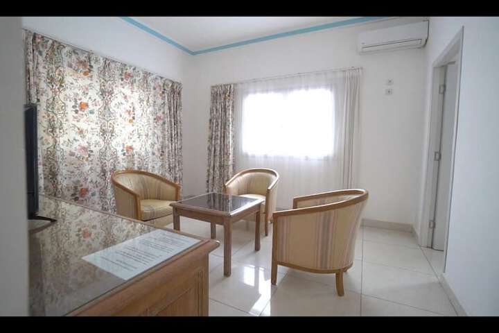 Room 10 of 34