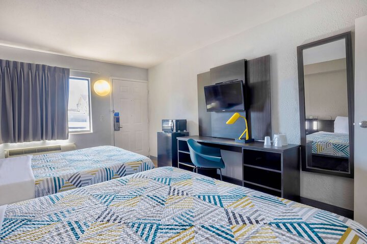 1 Queen Bed (1 of 9)