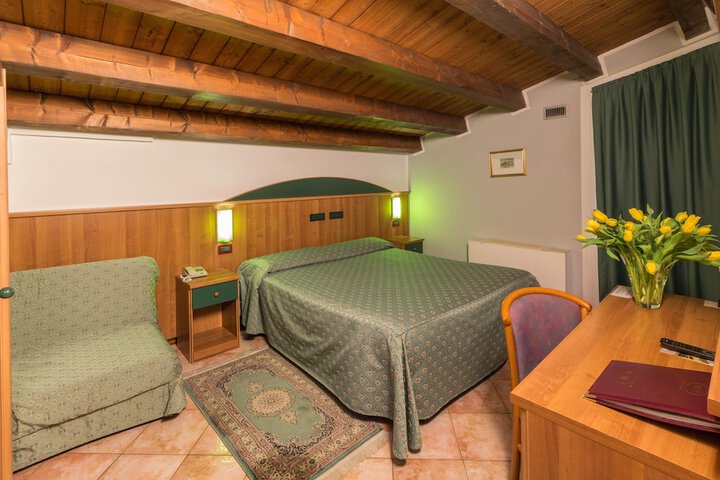 Room 16 of 39