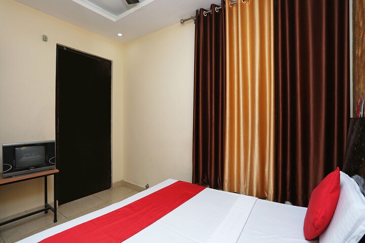 Room 12 of 32