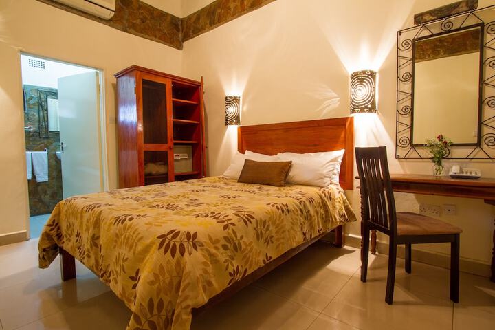 Room 4 of 12