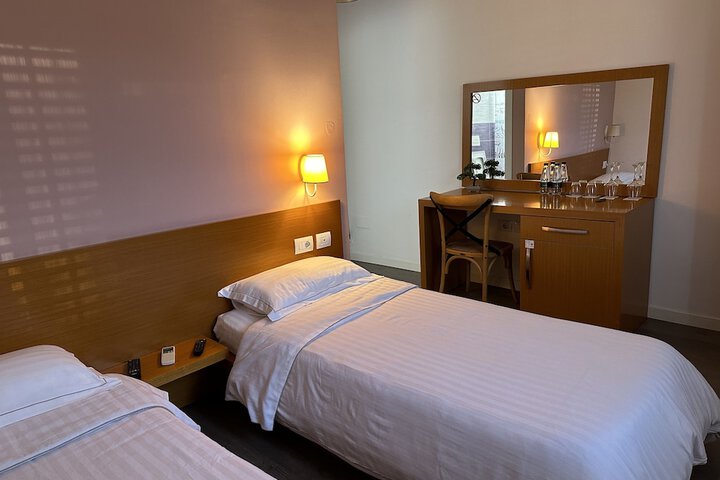 Room 8 of 32