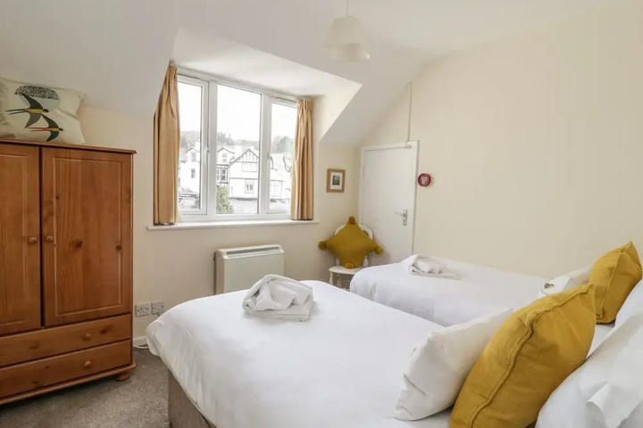 Room 4 of 10