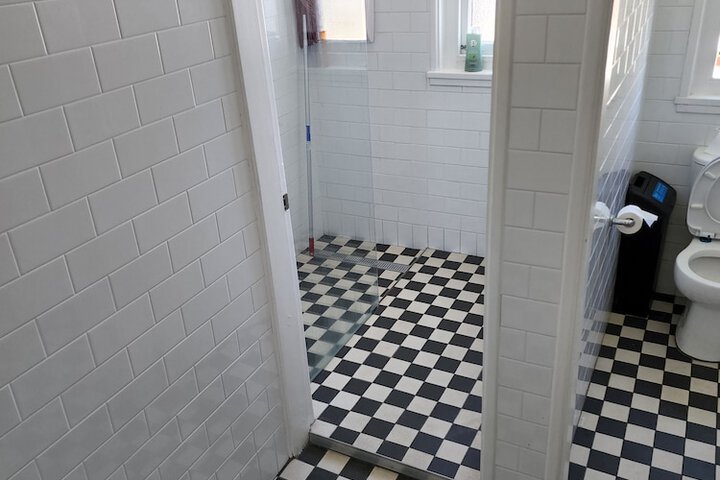 Room 6 of 11