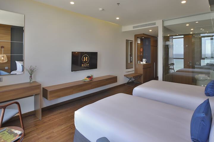 Room 15 of 203
