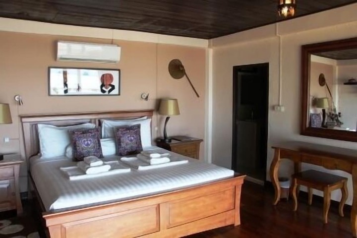 Room 12 of 73