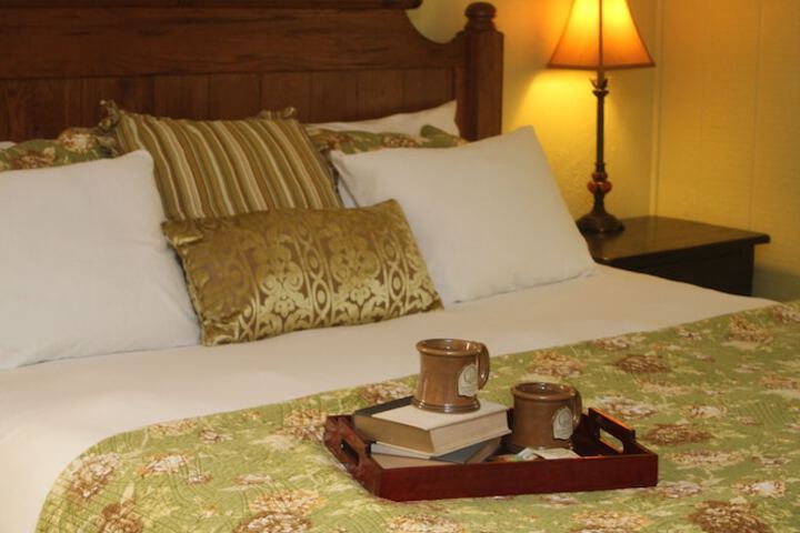 1 King Bed (7 of 16)