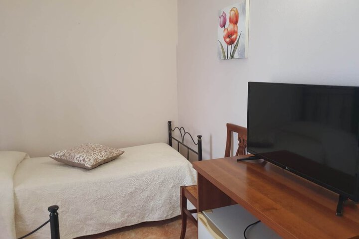 Room 6 of 54