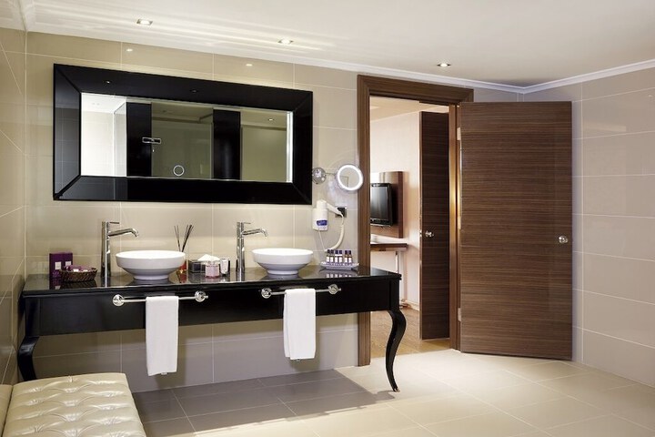Room 25 of 53