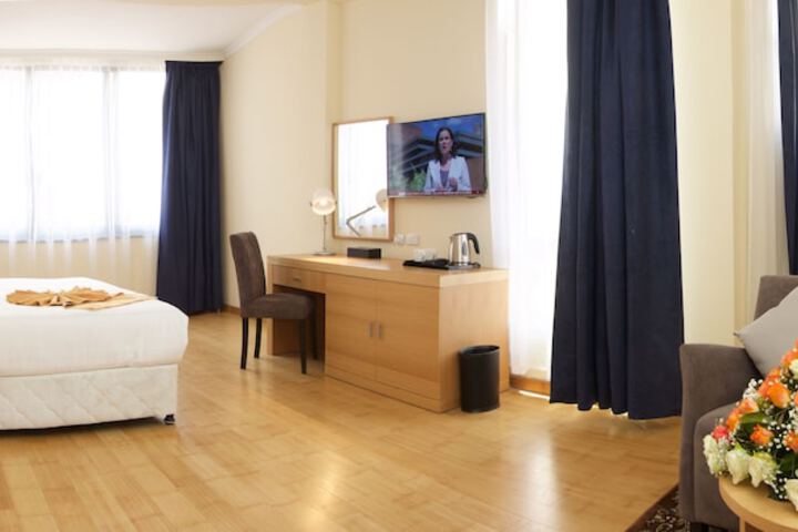 Room 13 of 36