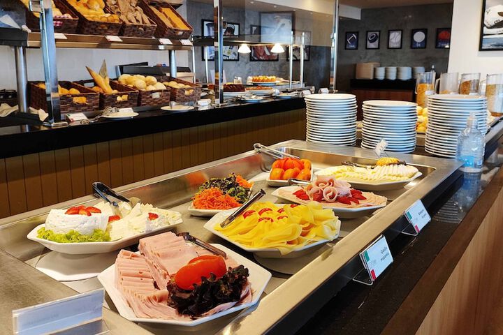 Breakfast/Coffee Service 92 of 137