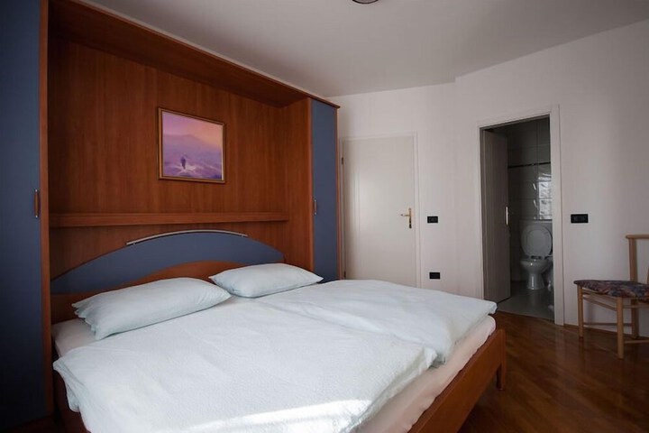 Room 4 of 59