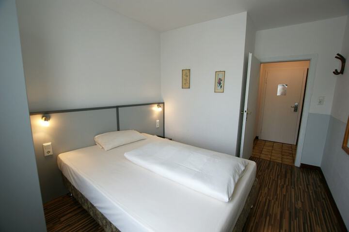Room 12 of 33