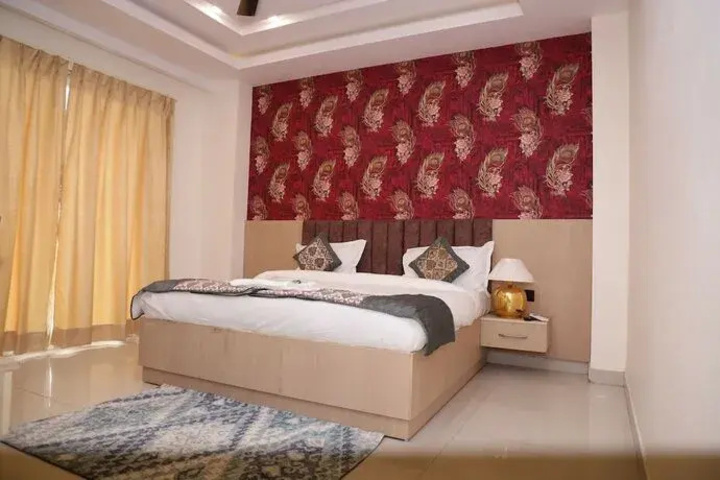 Room 6 of 12