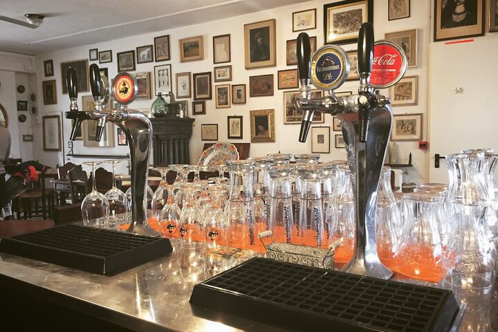 Lounge 93 of 106