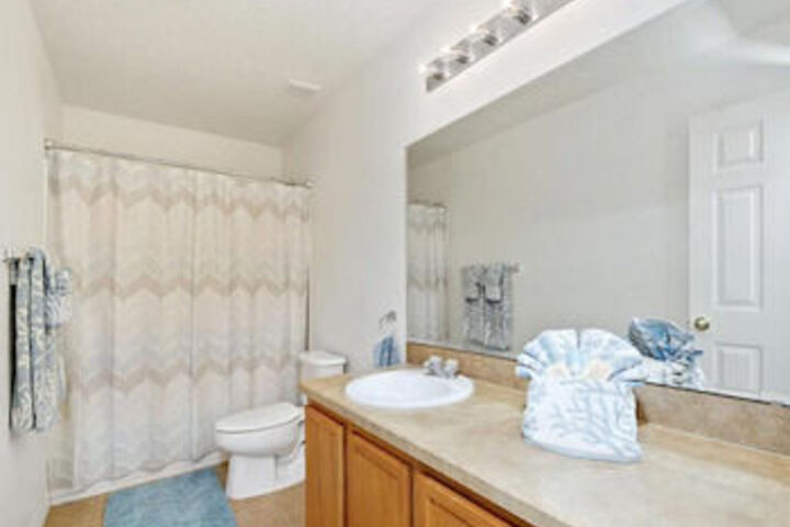 Room 4 of 380