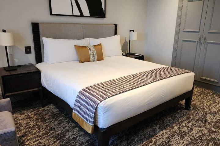 Room 13 of 38