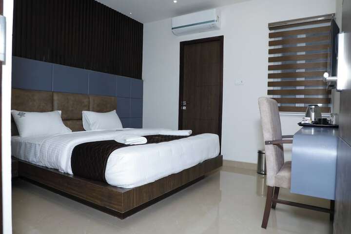 Room 13 of 24