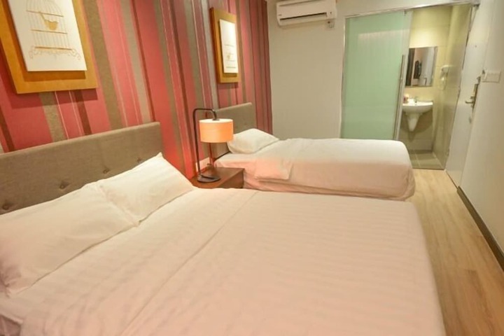 Room 18 of 33