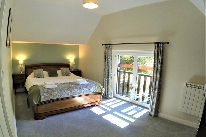 Room 6 of 27