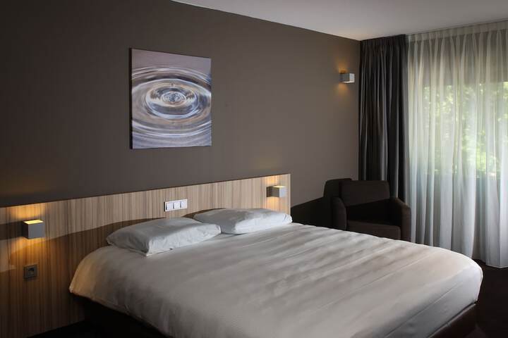 Room 6 of 68