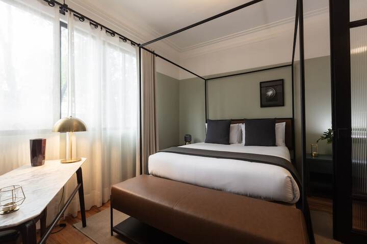 Room 4 of 10