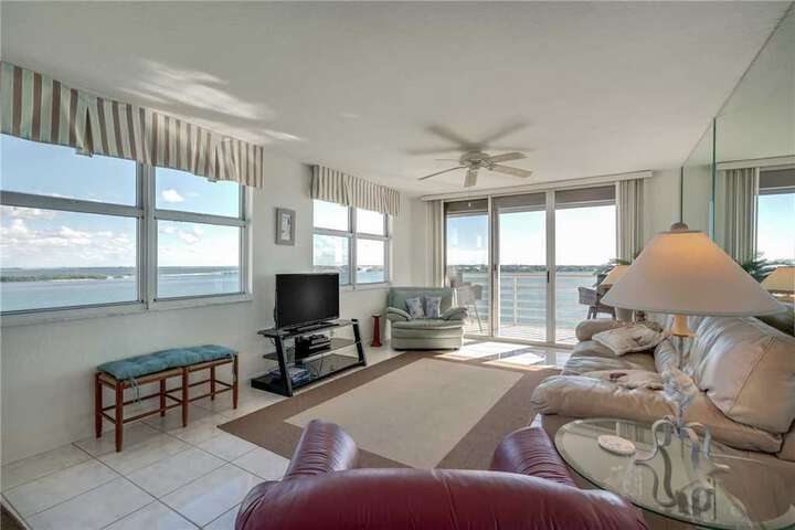 Bahia Vista 17-881 by Distinctive Beach Rentals in St. Petersburg, FL