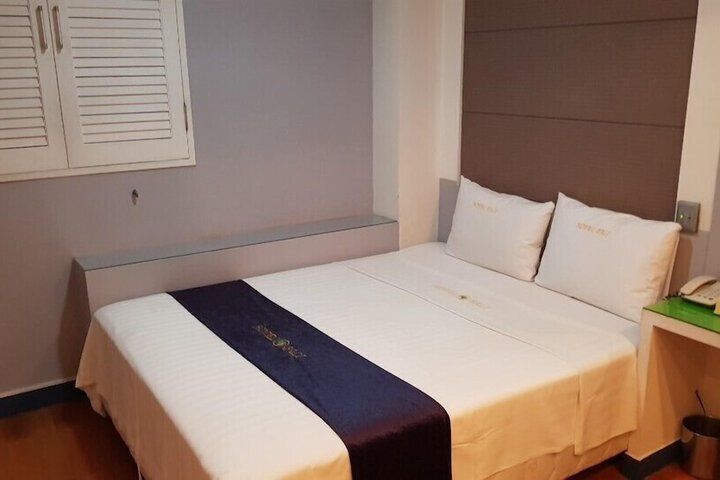 Room 6 of 40