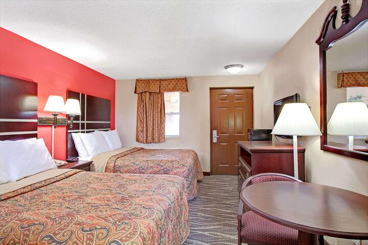 2 Double Beds (5 of 5)