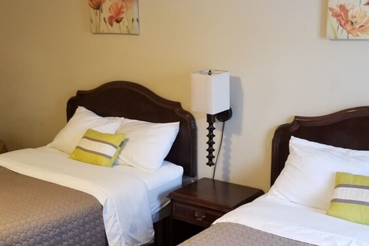 Room 12 of 163